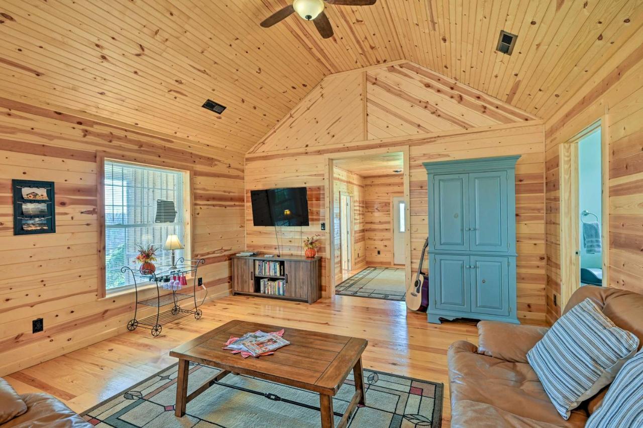 Vila Breathtaking Elkin Getaway With Vineyard Views! Exteriér fotografie