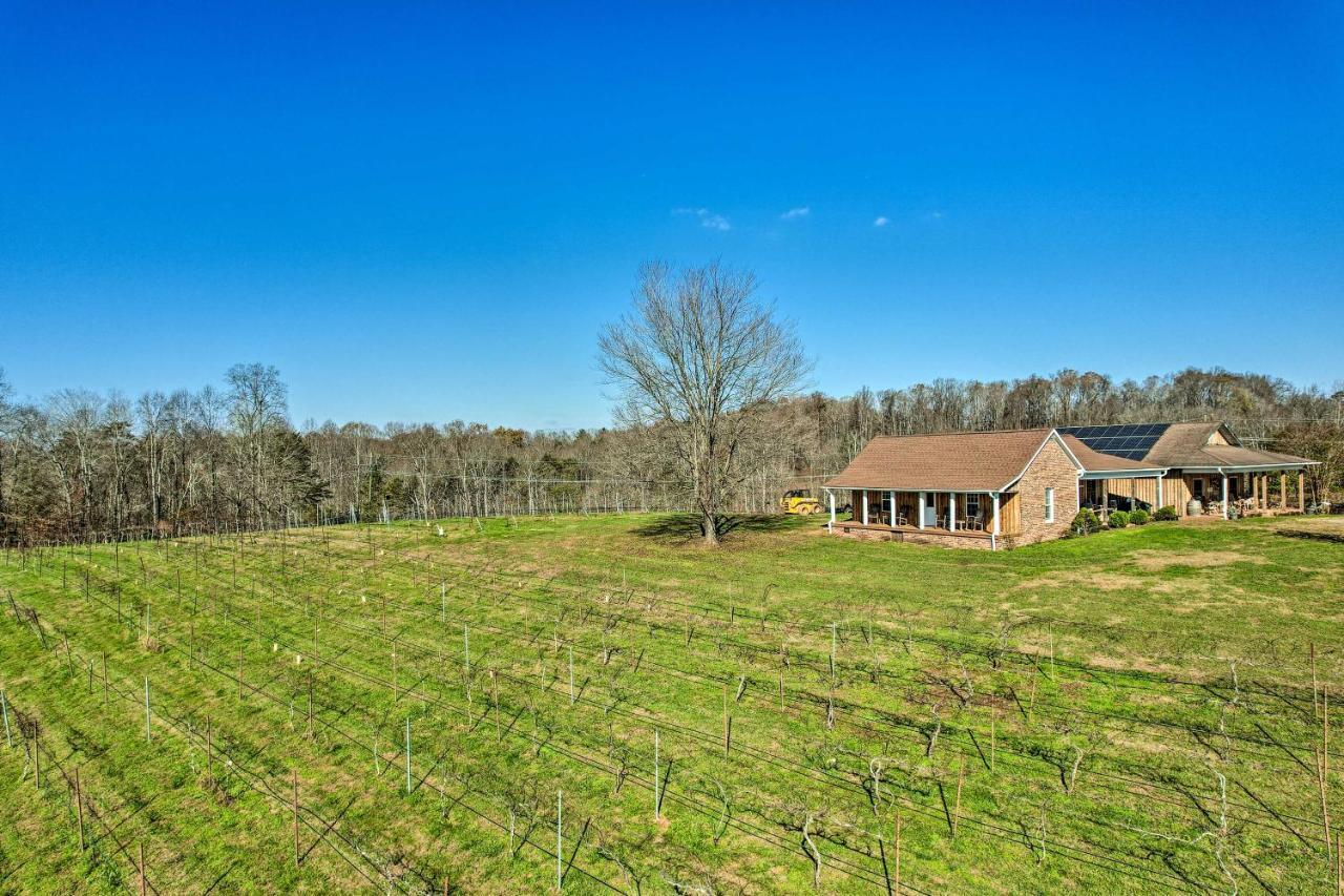 Vila Breathtaking Elkin Getaway With Vineyard Views! Exteriér fotografie